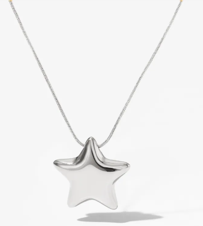 Collar estrella grande. Color plateado.