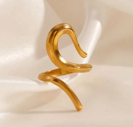 Anillo figura de líneas.