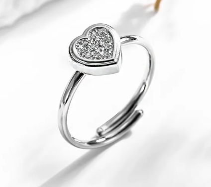 Anillo corazón con circonia. Ajustable.