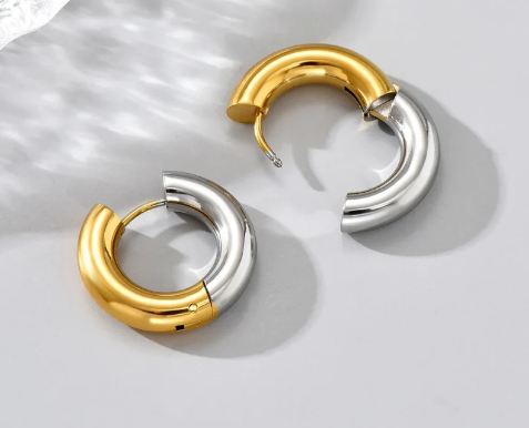 Arracadas doble uso. Color dorado con plateado.