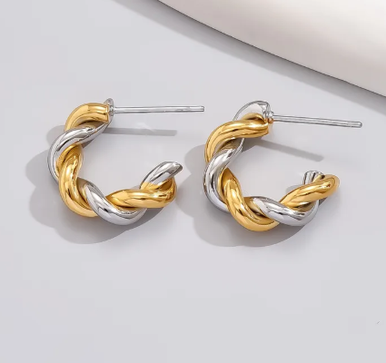 Arracadas entrelazadas.