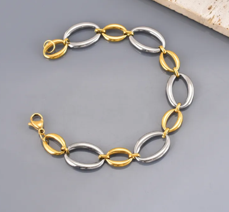 Pulsera de eslabones en diferentes tamaños. Color dorado y plateado.