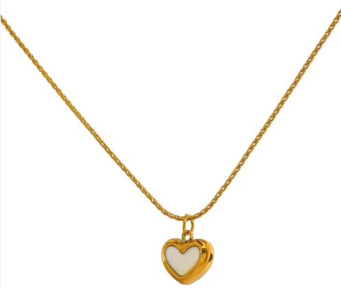 Collar dije de corazón con centro piedra blanca.