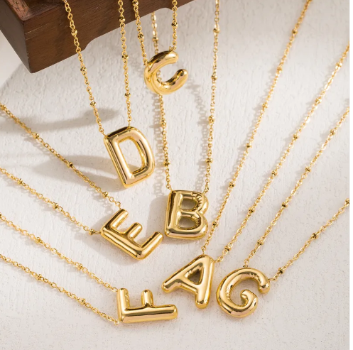 Inicial gruesa con cadena con bolitas. Letra G.