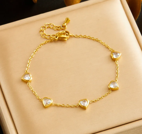 Pulsera con corazones con circonia.