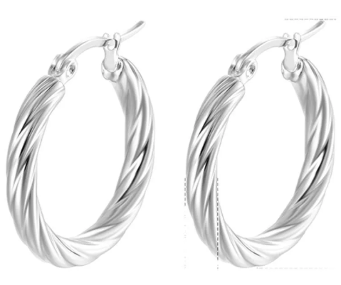 Arracadas medianas con textura. Color plateado.