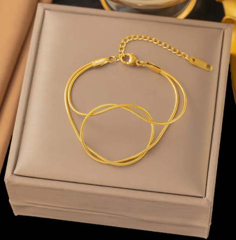 Pulsera con nudo. Color dorado.